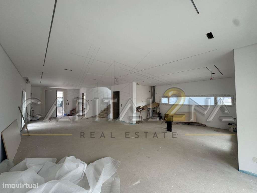 Moradia T5 Nova no Centro de Famões - Grande imagem: 4/59