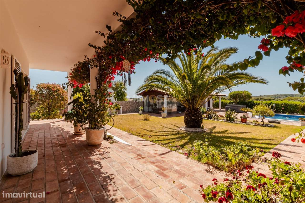 Moradia T3+1 térrea com piscina, jardim, garagem, 3,6ha de terreno - B - Grande imagem: 4/53