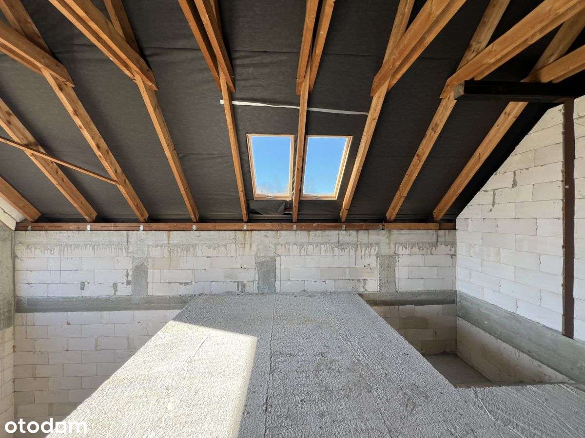 Widokowa działka z rozpoczętą budową-15