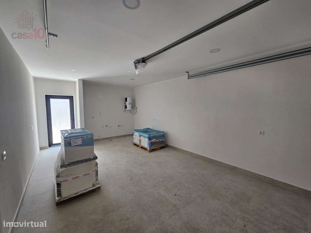 Moradia com piscina, para venda em Brejos de Azeitão-22