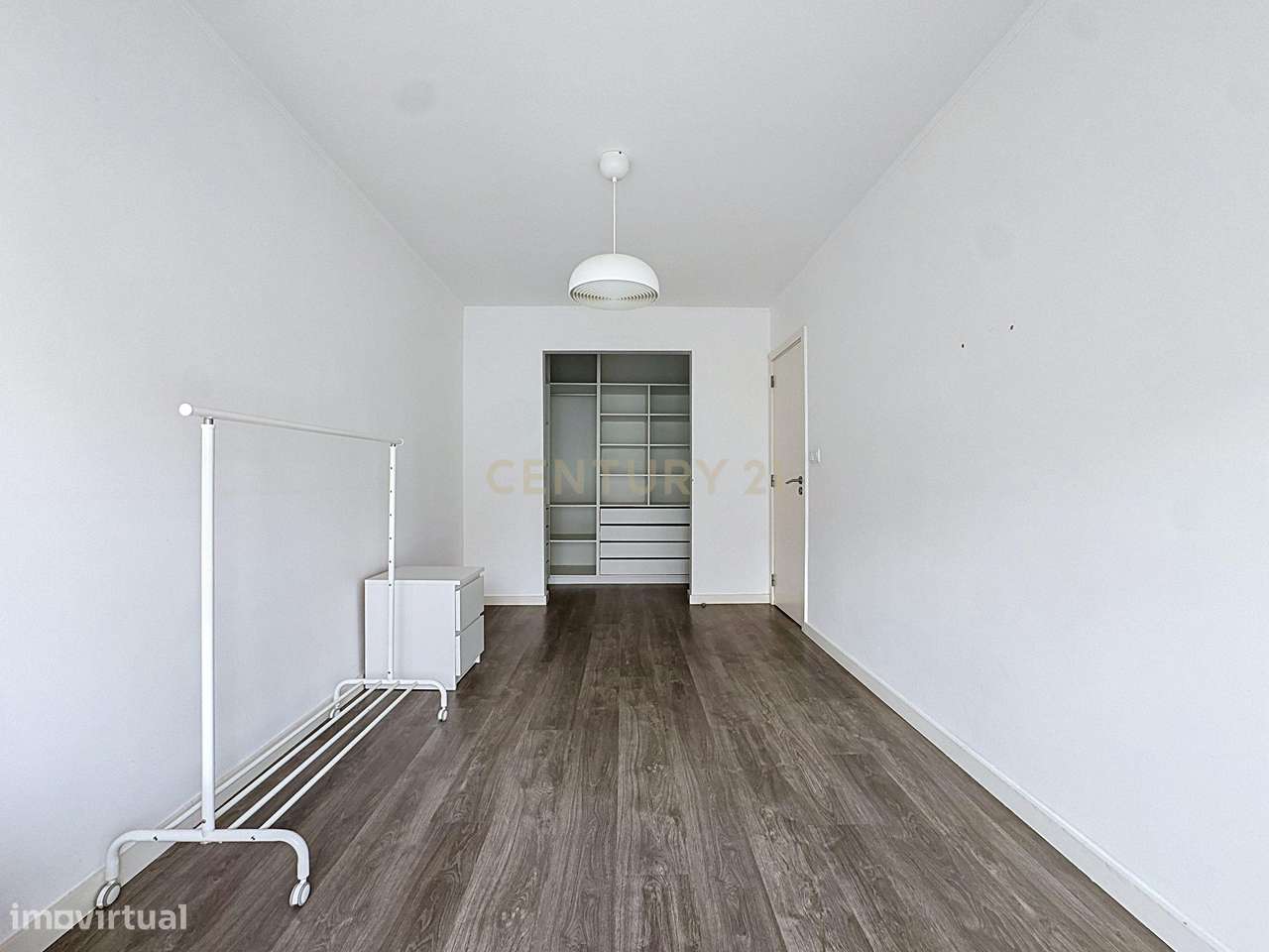 Apart. T3 remodelado em Paio Pires-11