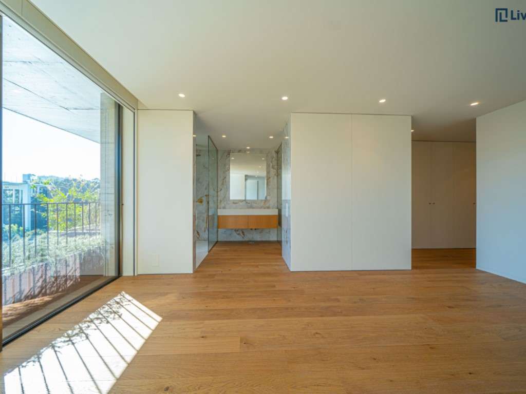 Espetacular T3 com 500m2 e vistas-28