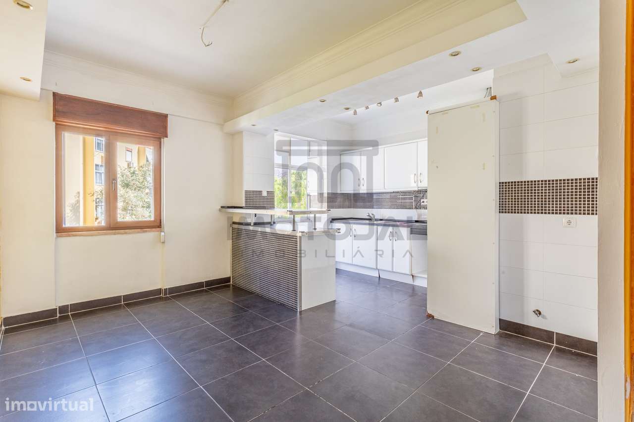 Apartamento T3 com 2 casas de banho - Loures-11