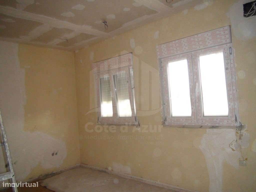 T1 + 1 - Baixa da Banheira - Grande imagem: 5/20