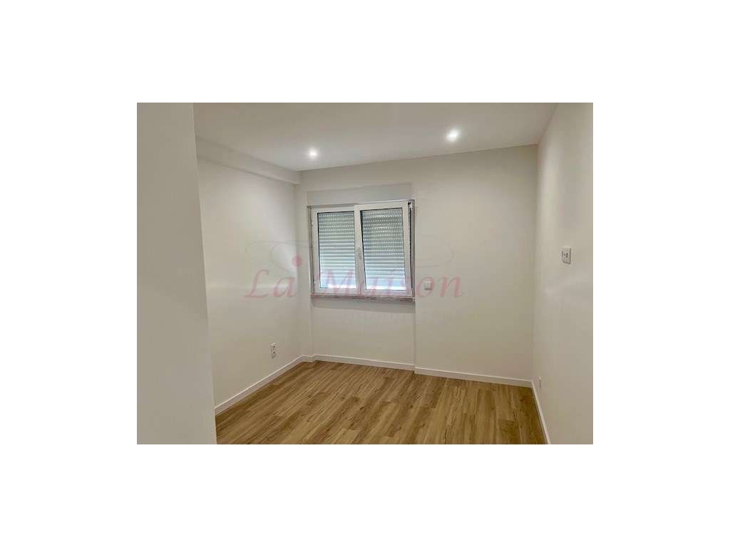 Apartamento T3 totalmente remodelado na Amadora-14