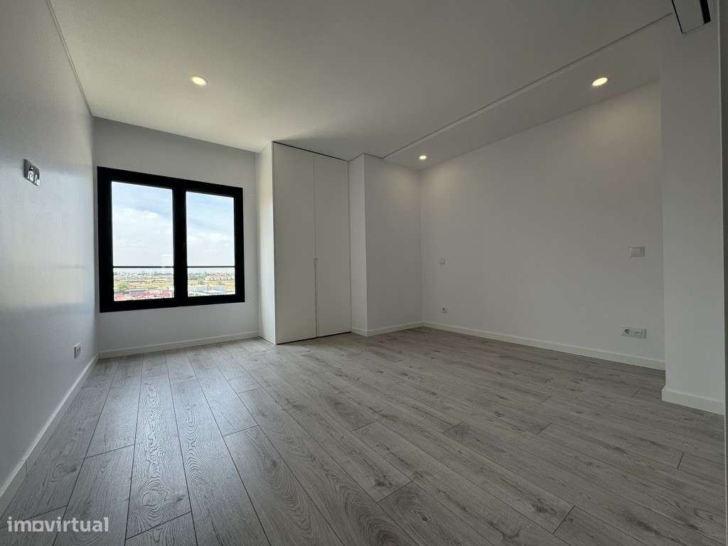 T4 Duplex Moderno com Terraços Amplos|Churrasqueira|Garagem Box-10