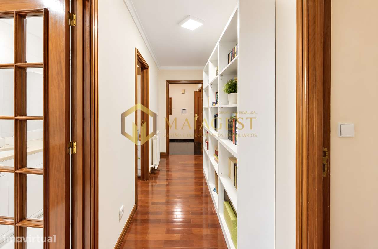Apartamento T2+1 com Suite e Varanda no Centro de Gaia-3