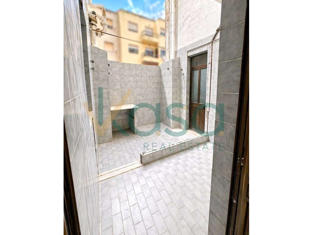 Excelente T2 oportunidade no coração do Barreiro ideal para investi...-13