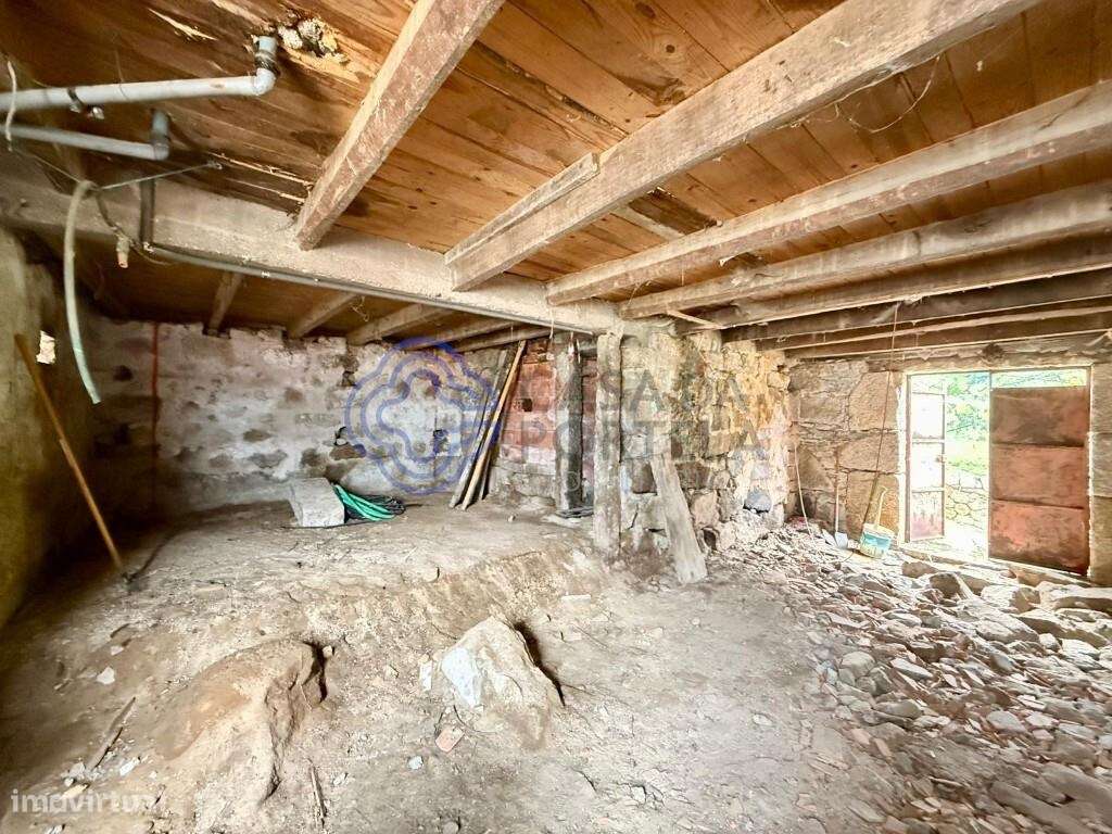 Oportunidade Única em Arouca — Imóvel para Restauro junto ao Centro - Grande imagem: 4/11