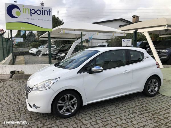 Peugeot 208 1.6 e-HDi Allure - 1