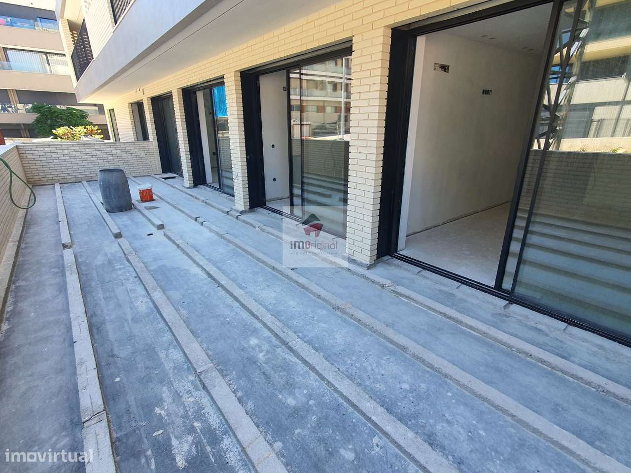 Novo T2+Office Terraço 2 Lug. Garagem a par, arrumo, Madalena-3