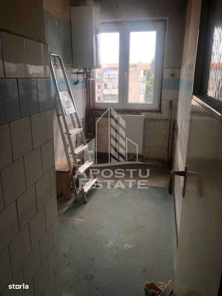 Apartament cu 3 camere, semidecomandat, centrala proprie, zona Sagului - Imagine principală: 3/7
