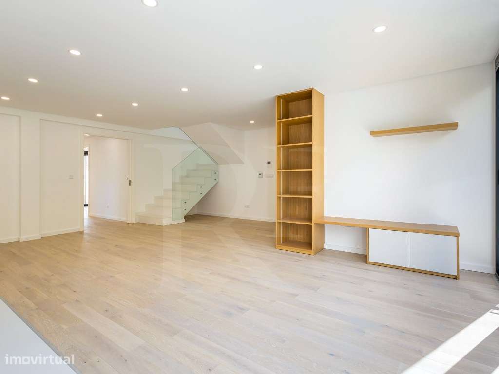 T3 Duplex a estrear com terraços e piscina no Estoril-1