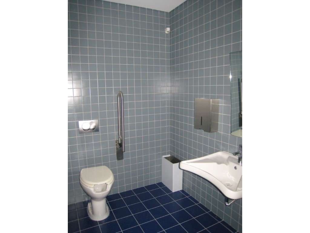 Armazém em Benavente junto à saída da A10 - Grande imagem: 4/4