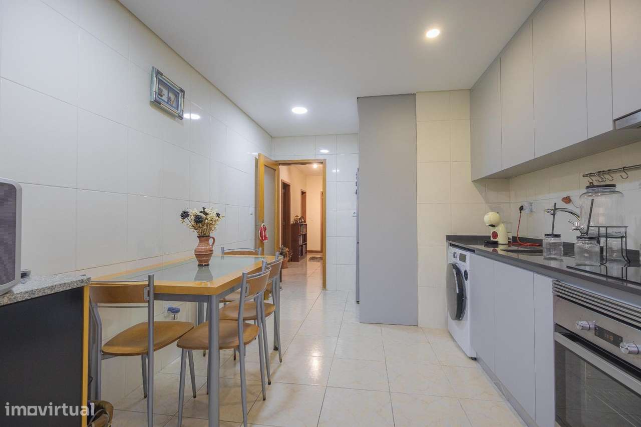 Apartamento T2, Gondomar, com varanda e 2 lugares de garagem-10