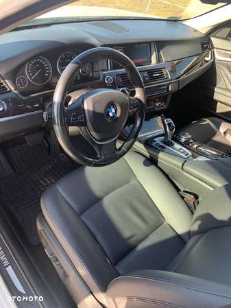 BMW Seria 5 528i Luxury Line - 4