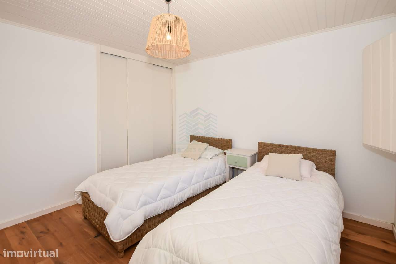 Moradia T3 remodelada com logradouro e terraço — Bugalhos-17