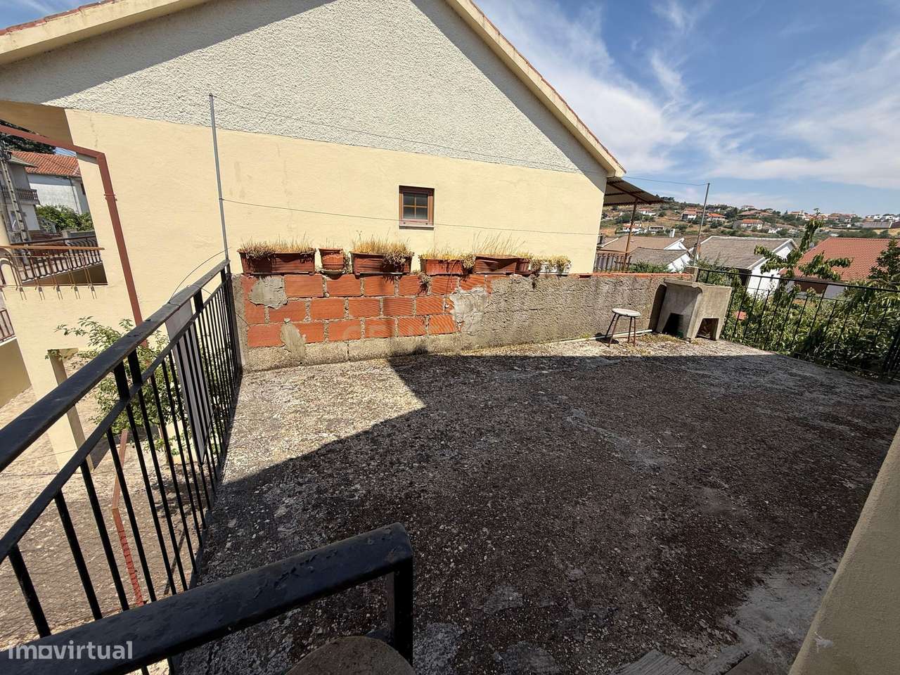 Moradia BI-FAMILIAR perto do IPB e do Centro de Bragança, no Bairro da-8