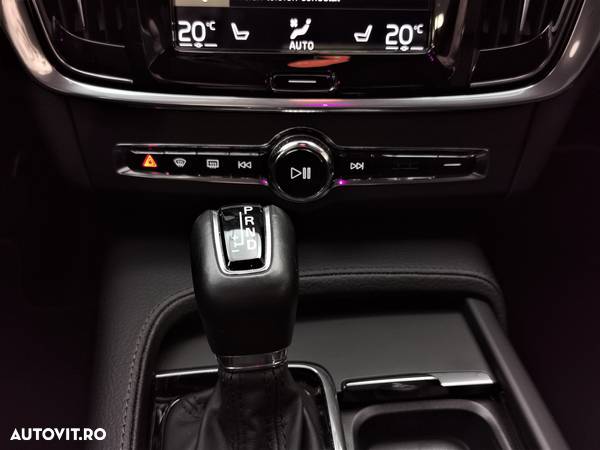 Volvo V90 Cross Country D5 AWD Geartronic Pro - 23