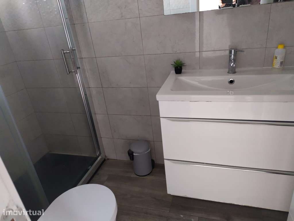 T2 remodelado e semiequipado na Amadora-18