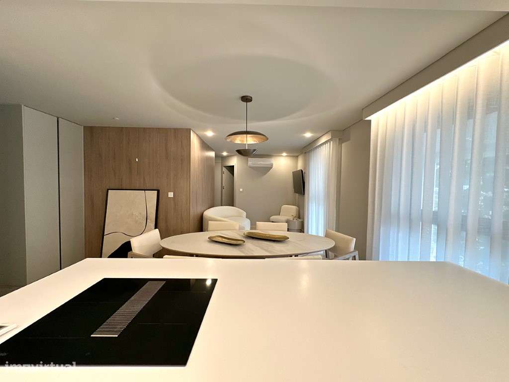 Apartamento T3 com garagem em palacete renovado em Lisboa-2