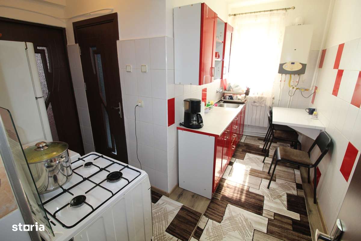 Vând apartament 2 camere în Hunedoara, Central-Parc Corvin, etaj 3...-3