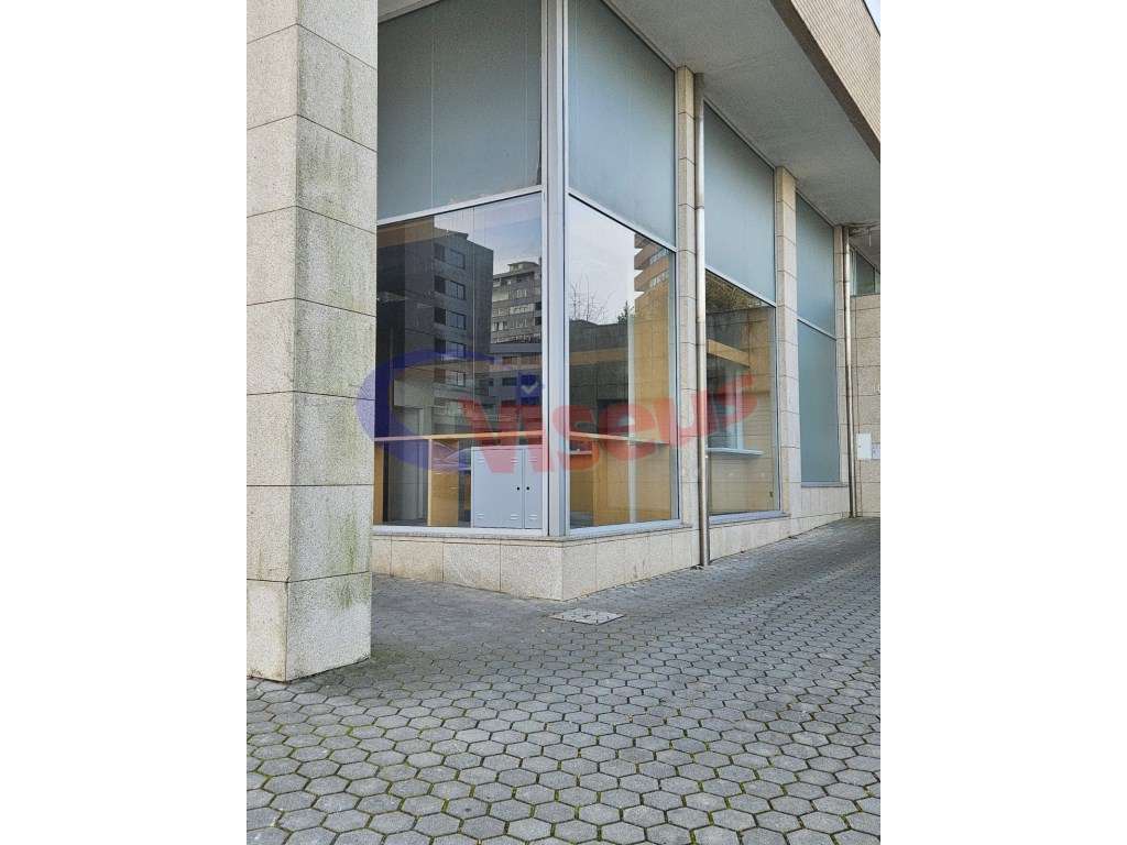 Loja de Rua Oliveira do Douro - Grande imagem: 5/13