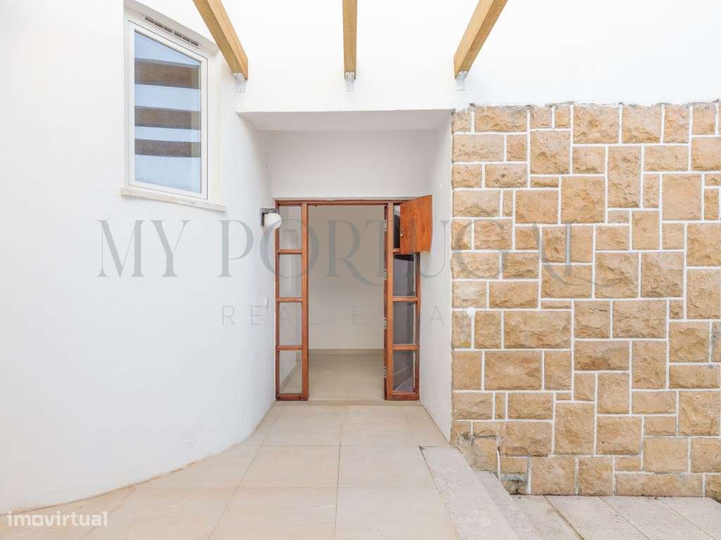 Moradia em banda Contemporânea T3+1 com Jardim Privado e Espaço Ext...-2