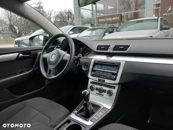 Volkswagen Passat 2.0 TDI Trendline - 12