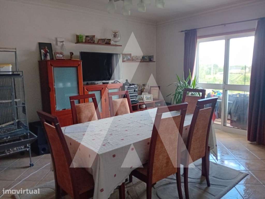 Apartamento T2 duplex na zona da Mamarrosa - Grande imagem: 5/23