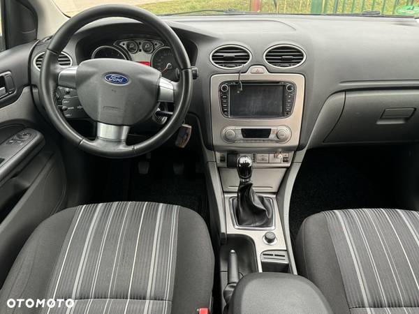 Ford Focus 1.8 Style - 12