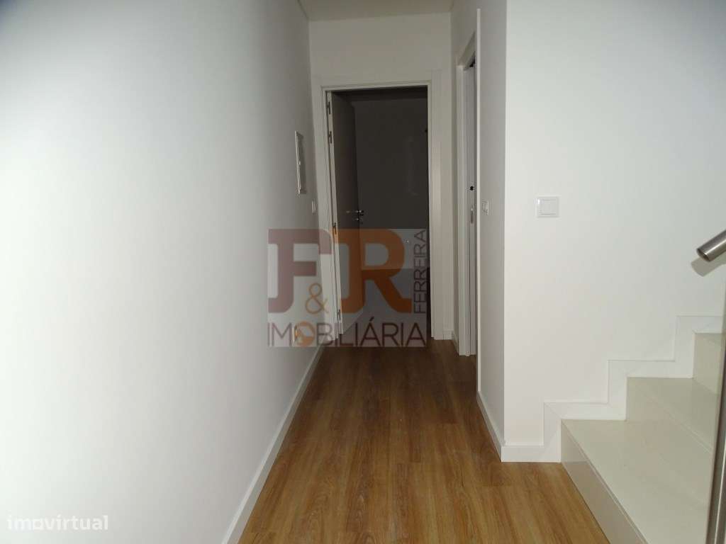 Moradias Geminada DuplexT3 com Pérgola. Pinhal do General. Fernão F...-40