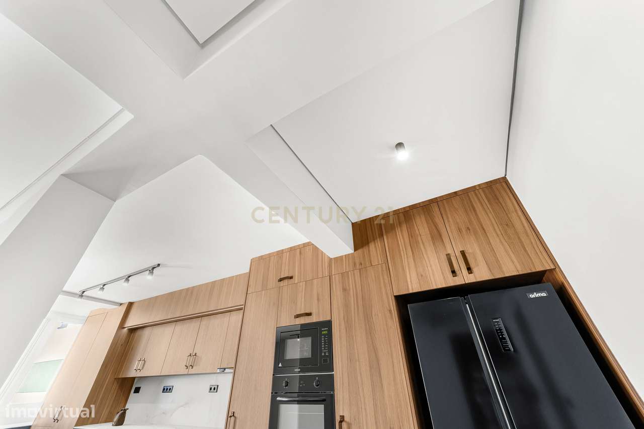 Espaçoso Apartamento T3 Totalmente Renovado em prédio com elevador no-9