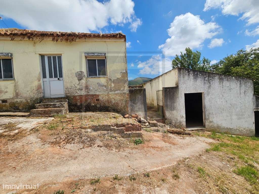 Moradia para Recuperar com Terreno de 1.600 m² na Ventosa, Cadaval-11