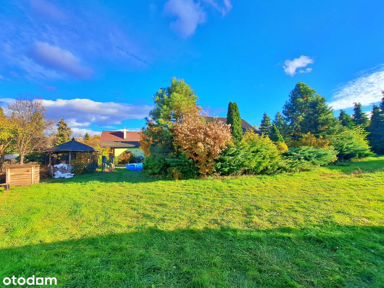 Dom w Radomiu z dużą działką i domkiem gościnnym.-10