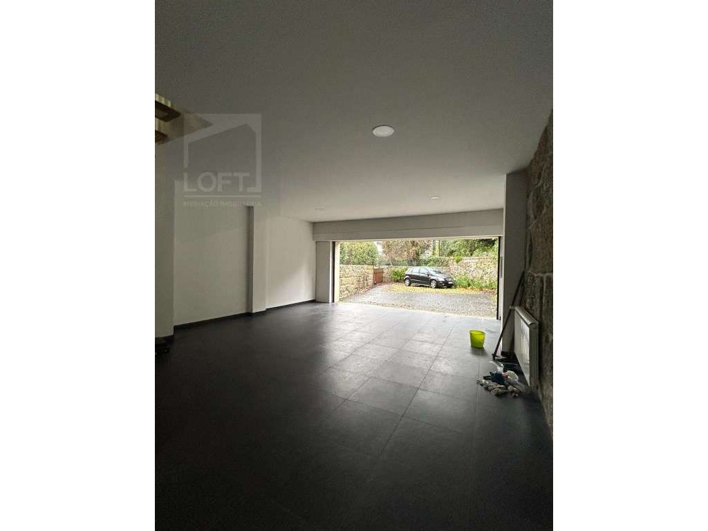 Moradia Geminada V5 p/ Venda em Guimarães-23