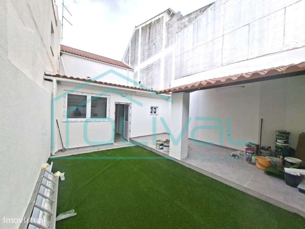 Moradia T3 totalmente remodelada no centro de Salvaterra de Magos-24