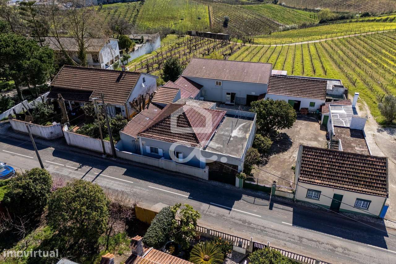 Moradia T2+2 com garagem e vista Serra de Montejunto em Murteira, Cada-29