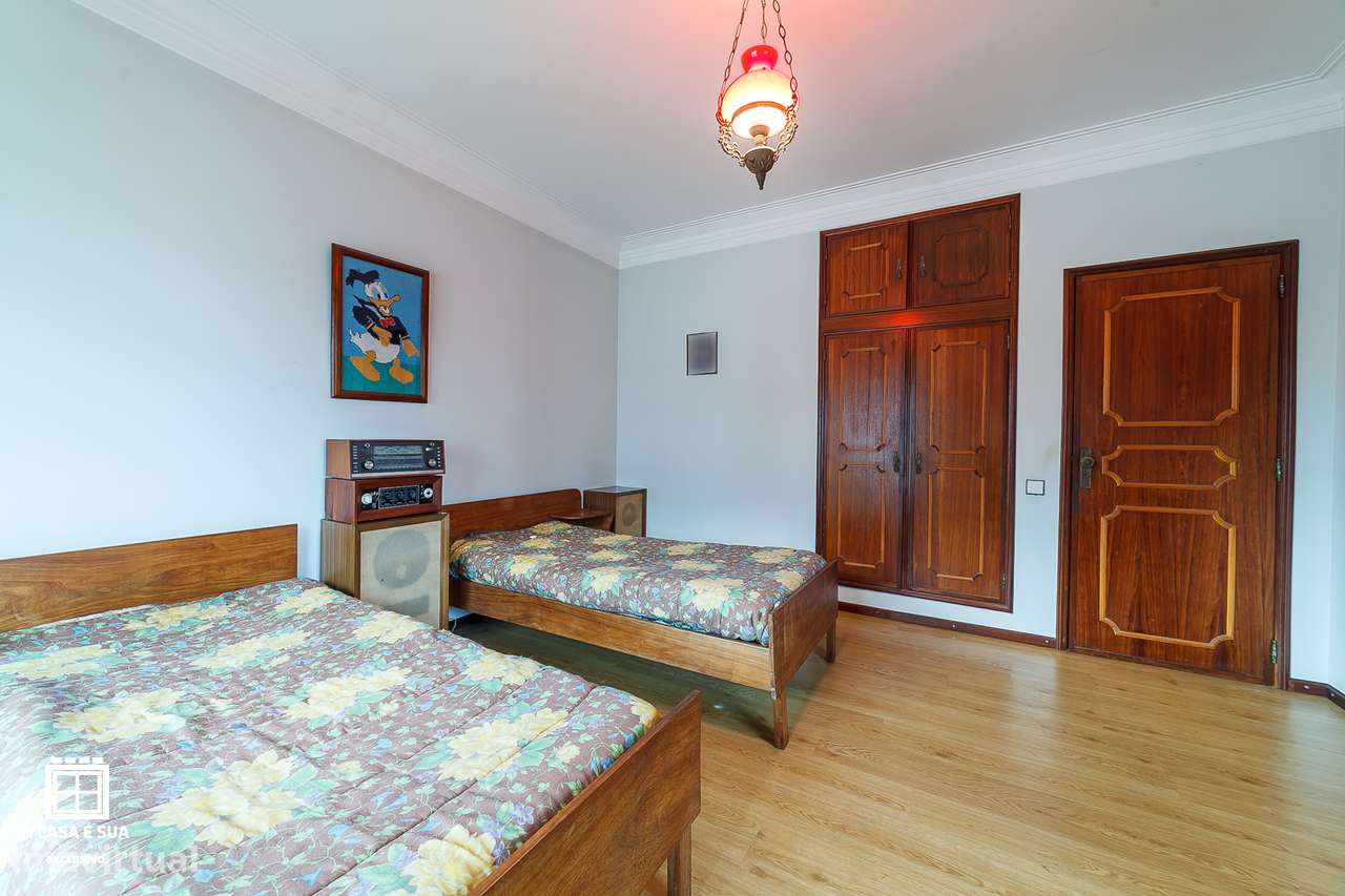 Moradia T4 de três frentes em Baguim do Monte - Exclusivo-22