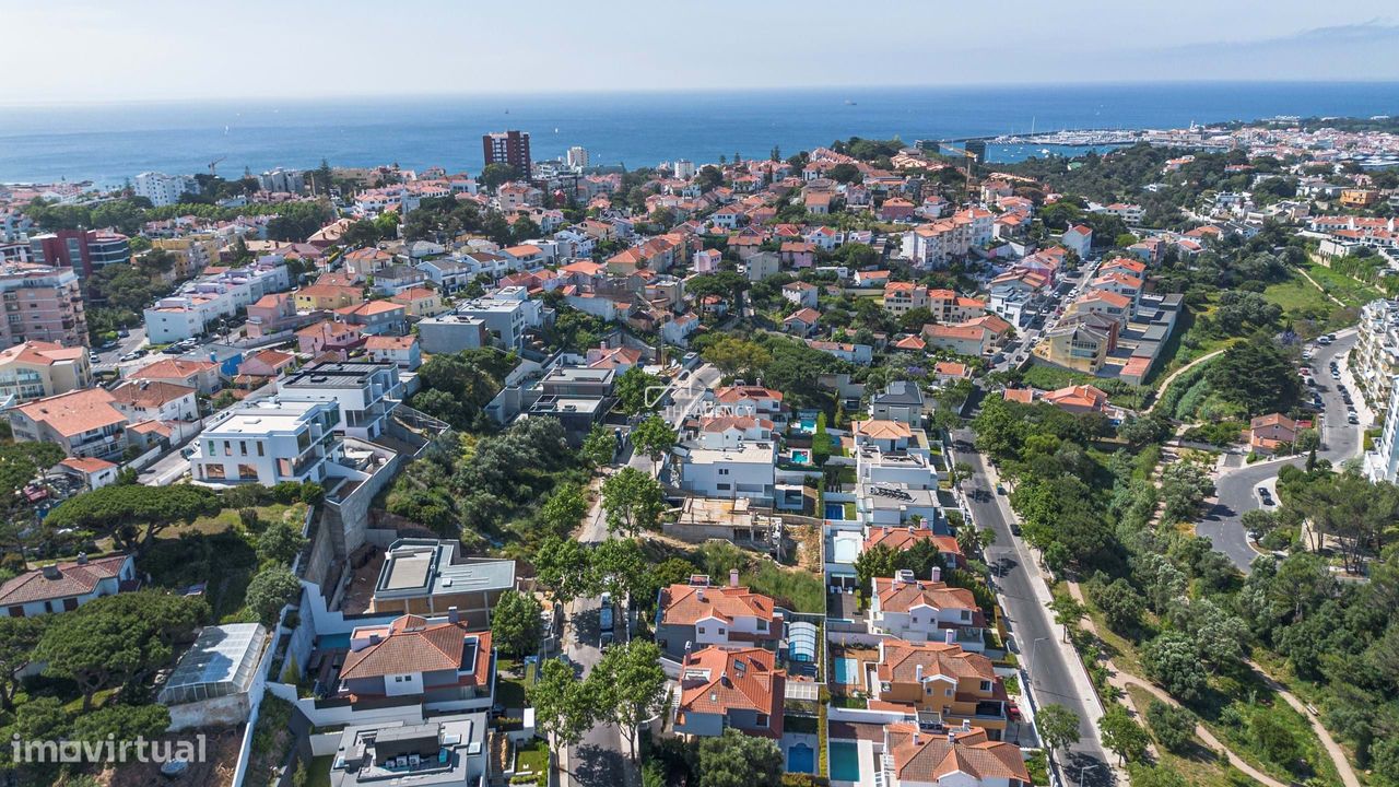 Terreno urbano para construção em rua prestigiada de Cascais