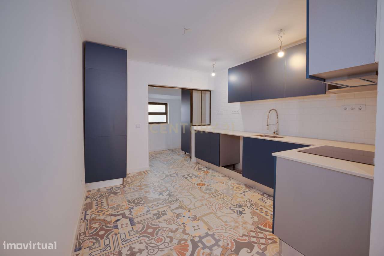 Prédio c/ 2 apartamentos (T1 e T2) com Pátio e Terraço - Centro Histór-29