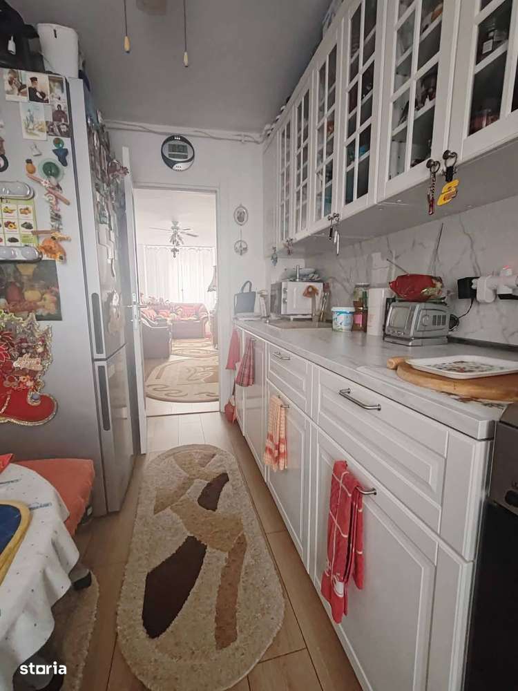 De vanzare apartament cu 4 camere, etajul 2, mobilat și utilat - Imagine principală: 2/4