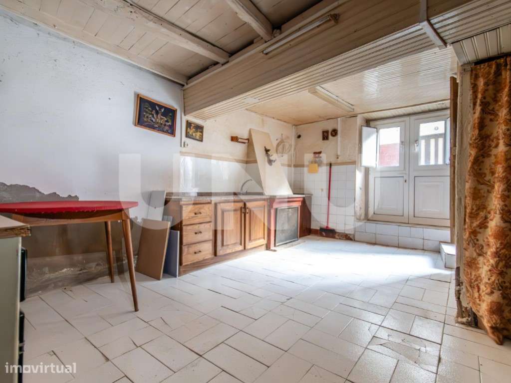 Moradia para Recuperar com 2 Pisos, Sótão e Terraço em Caria - Belm... - Grande imagem: 3/27