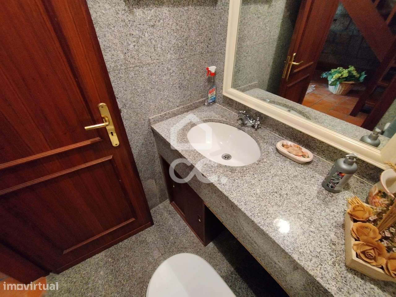 Moradia em pedra, com res do chão e primero andar num vila mediaeval-8