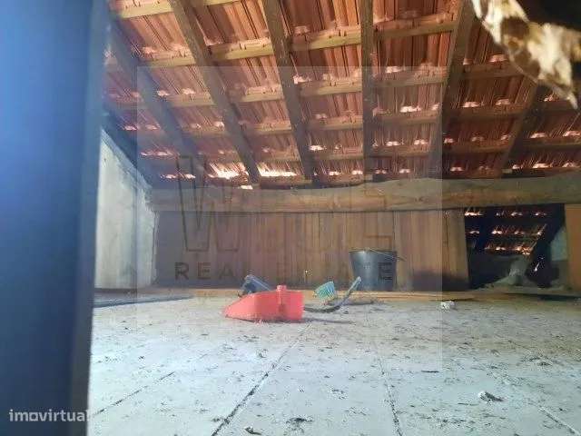 Edifício para recuperar na alta de Coimbra!-11