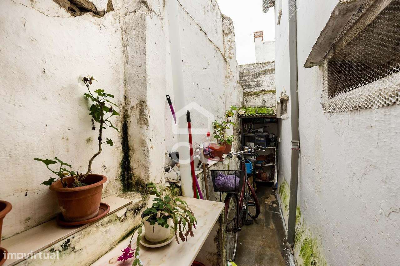 Moradia T2 com Saguão no Centro Histórico de Évora-13