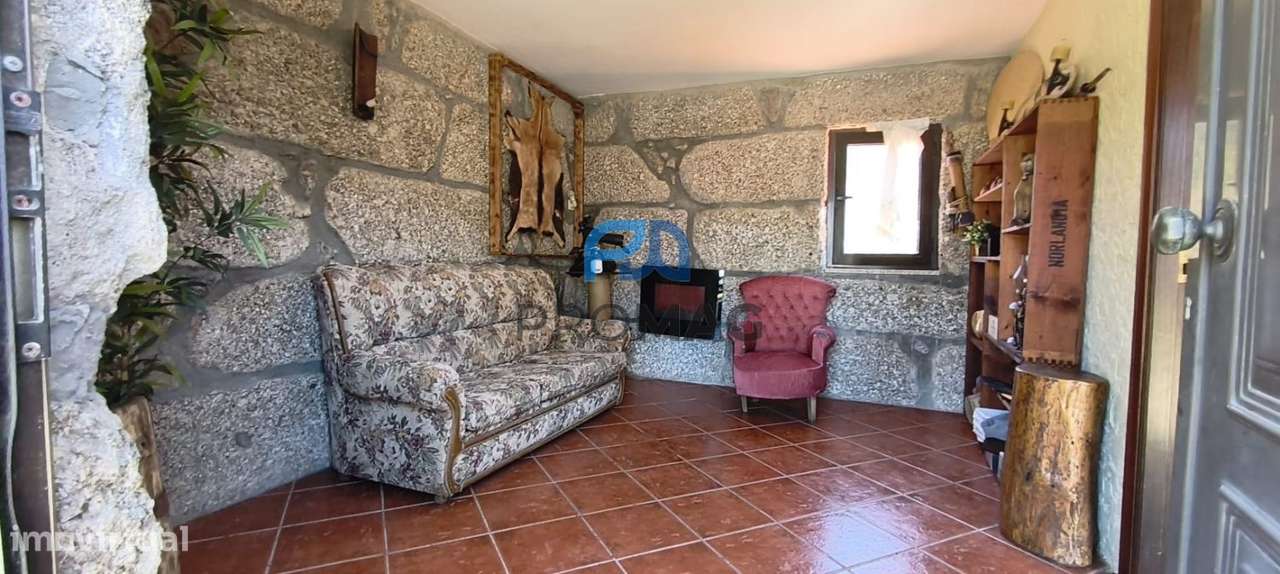 Quinta com 3 artigos urbanos, piscina e 9,4 ha em Resende-20