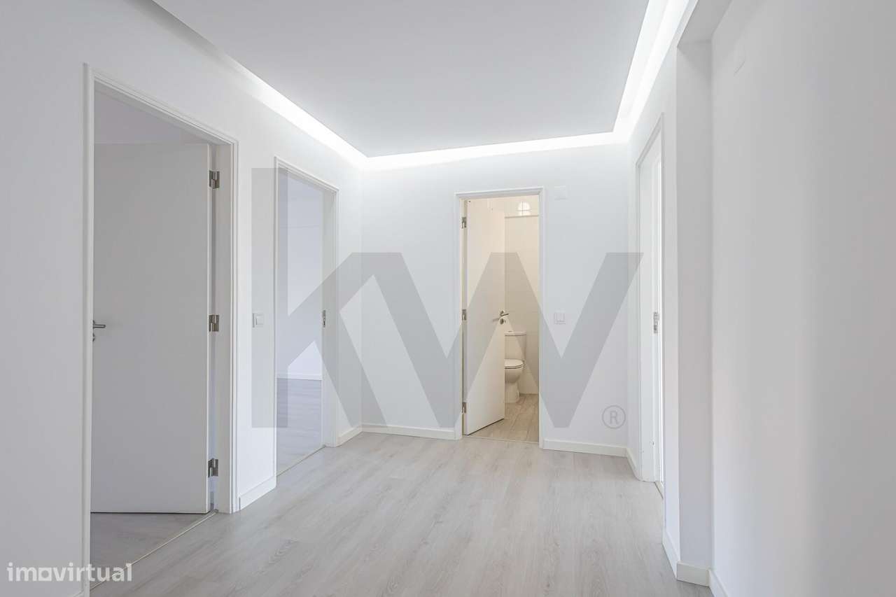 Apartamento T3 Totalmente Remodelado em Vale Flores de Cima-11