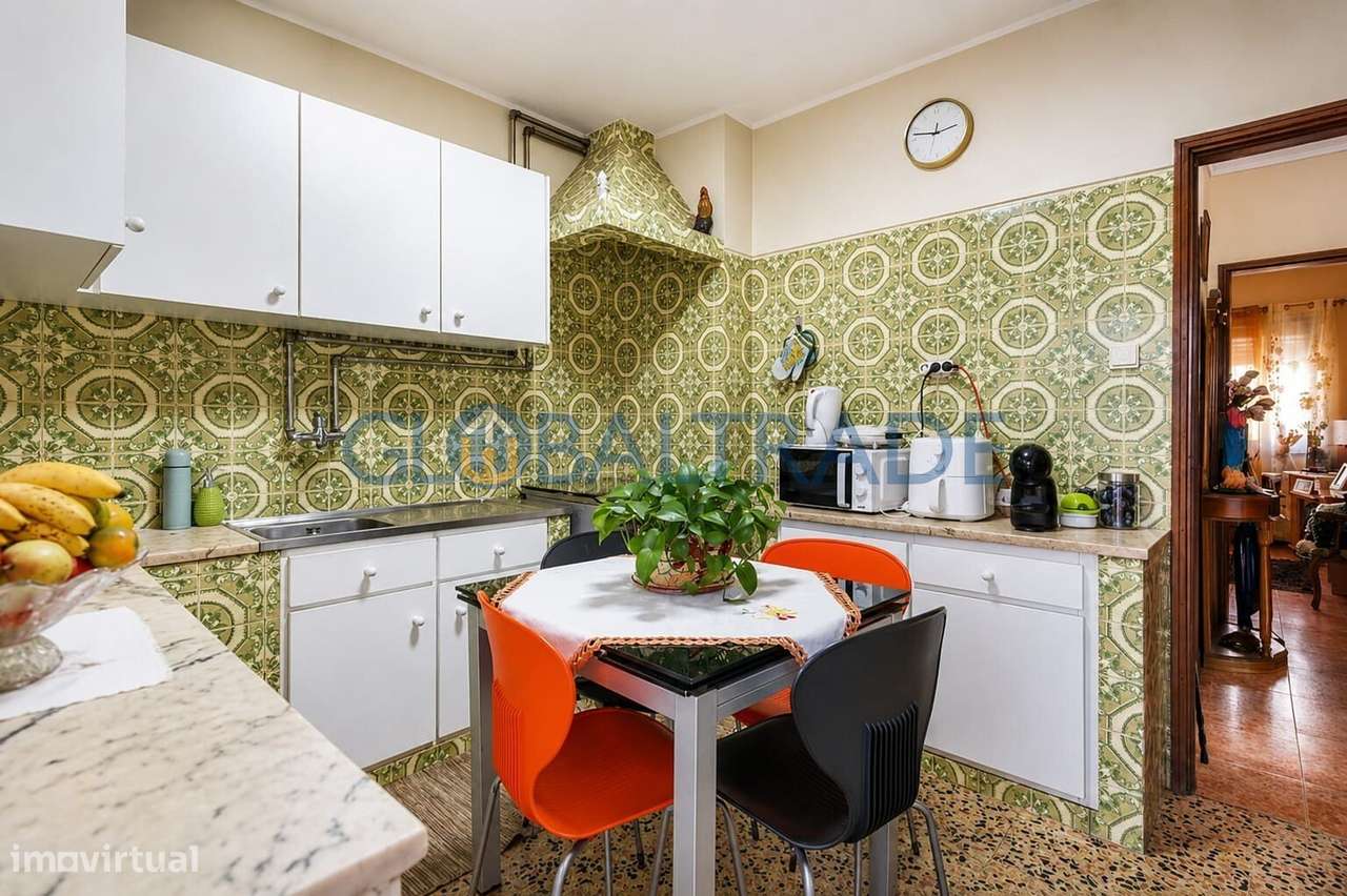 Moradia T2 com Terreno de 537m² e Potencial de Duas Habitações – Maia-23