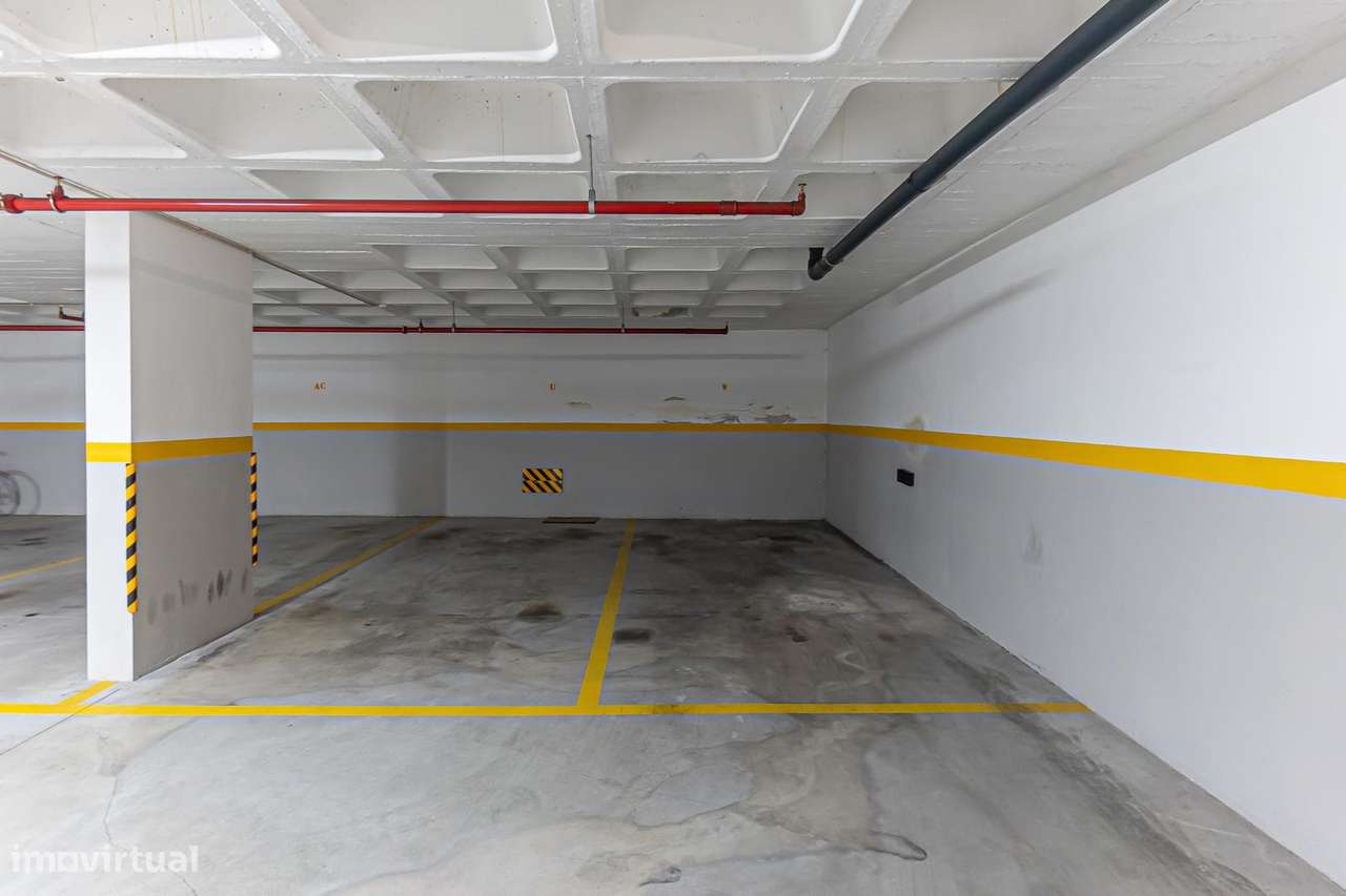 T1 com Garagem e Varanda Junto Hosp. São João-13